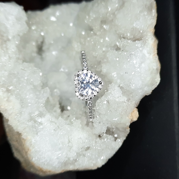 Heart Shape Engagement Ring - Picture 5 of 5
